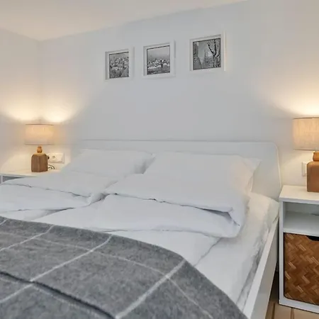 Stylish In Old Town/ Urban Rent Apartment
