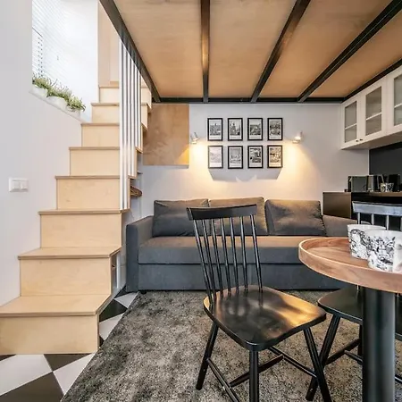 Stylish In Old Town/ Urban Rent ヴィリニュス